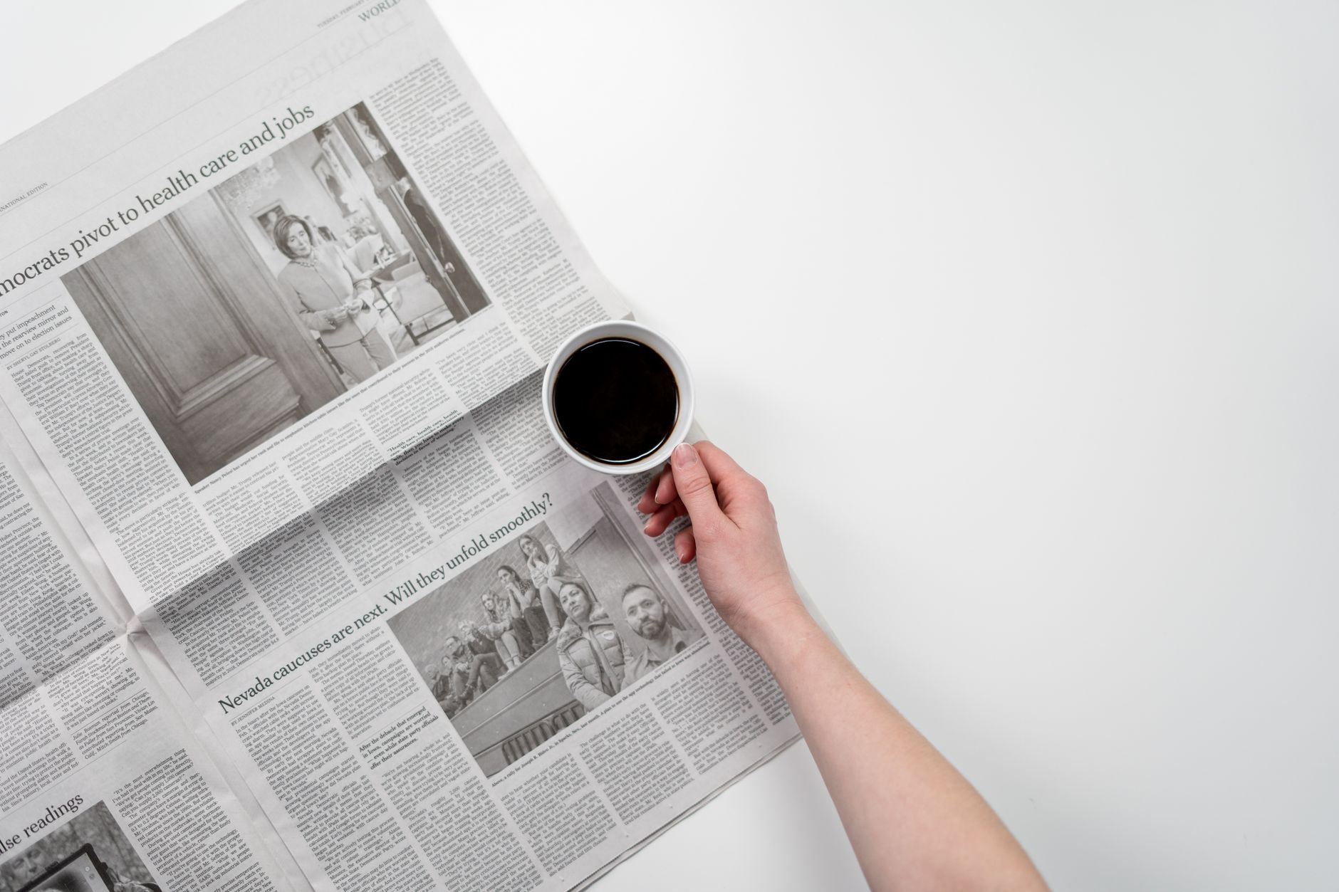 Hand holding a black coffee over newspaper, perfect for business and morning themes. — How Duynstreek - makelaar in exclusief